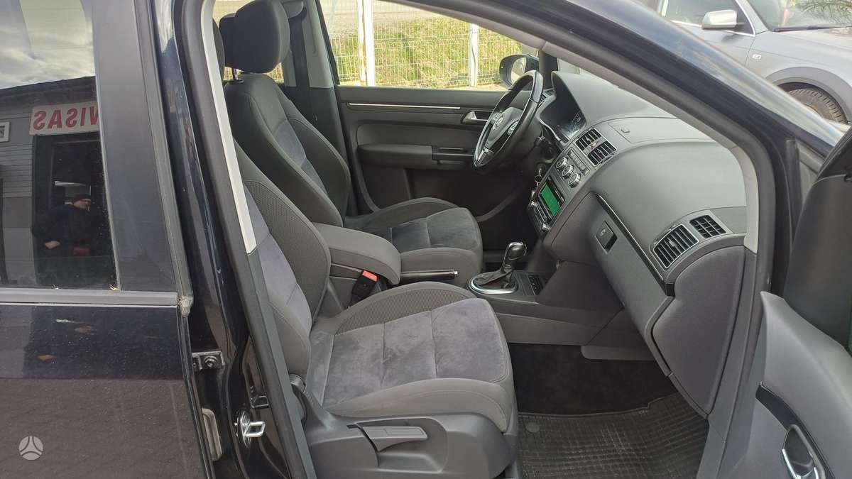 Volkswagen Touran - 9