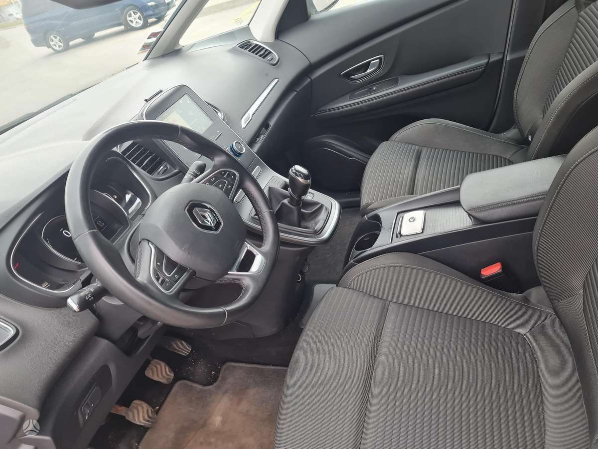 Renault Grand Scenic - 12