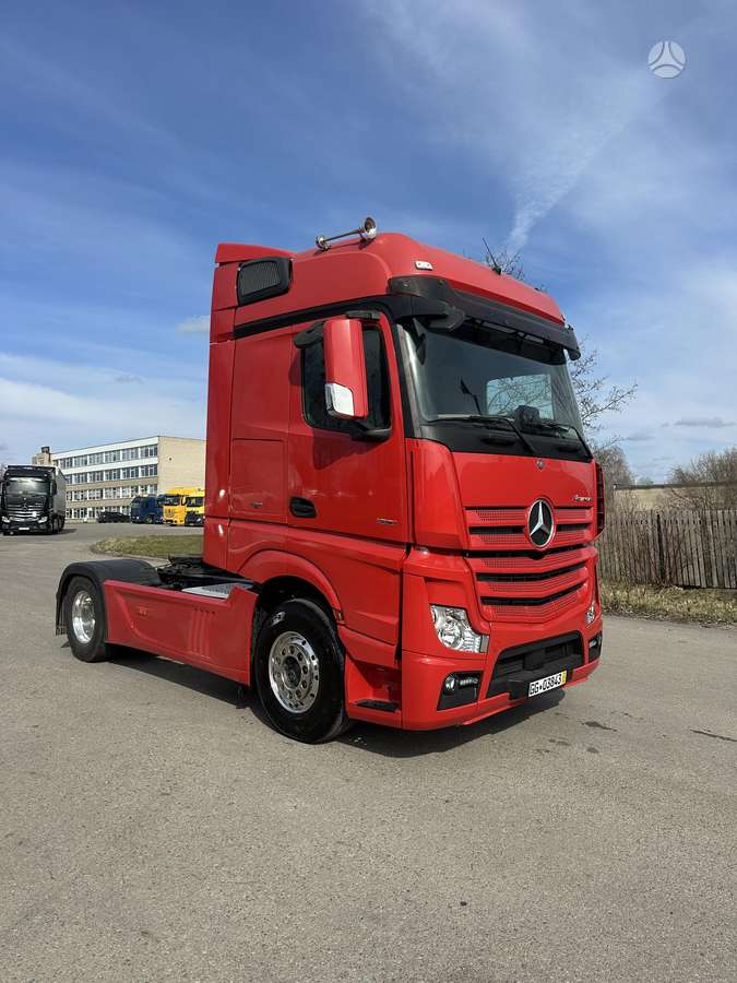 Mercedes-Benz 1851, double sleeper