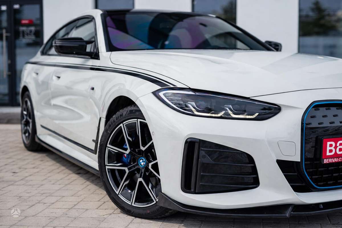 BMW i4, 70 kWh, hatchback