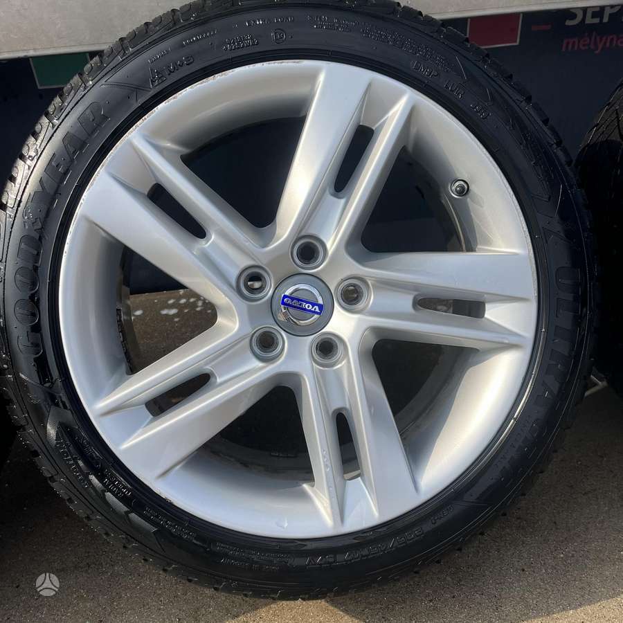 Volvo, lengvojo lydinio, R17