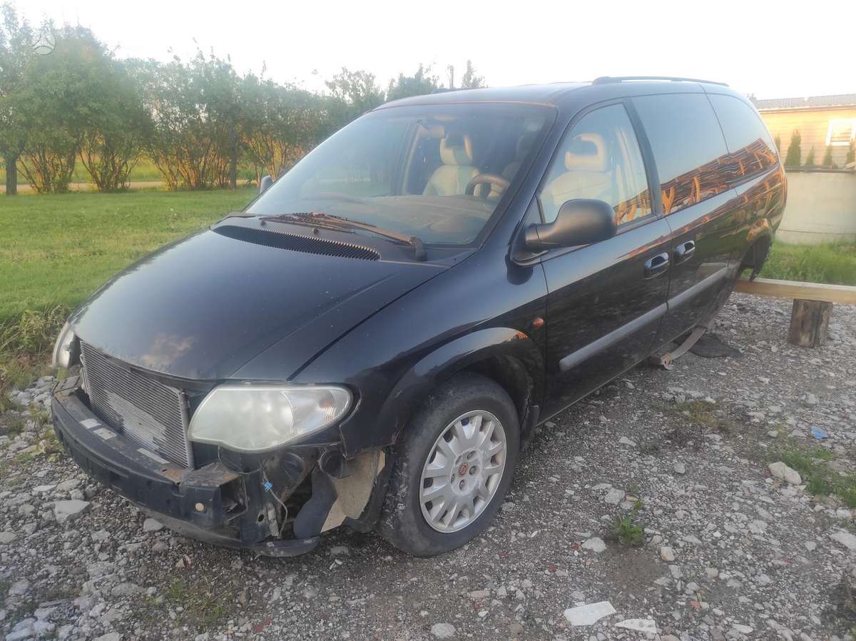 Chrysler Voyager Yra 2005m yra 1998m