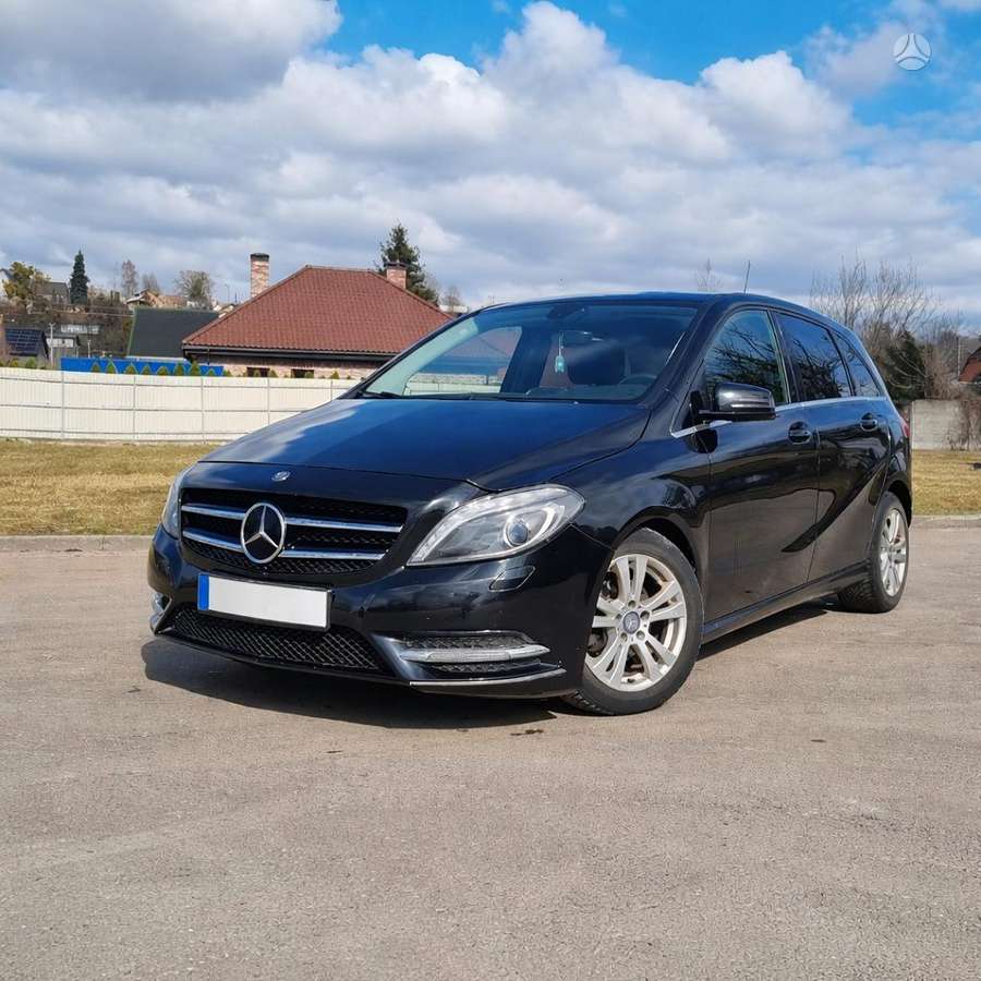 Mercedes-Benz B180