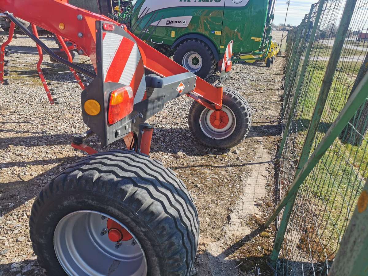 Kuhn GA8030, rakes
