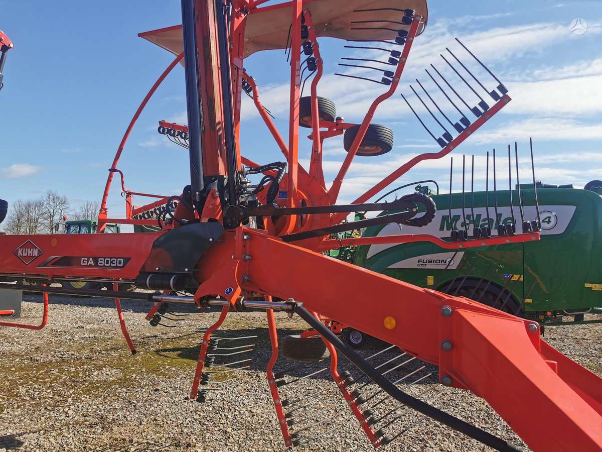 Kuhn GA8030, rakes