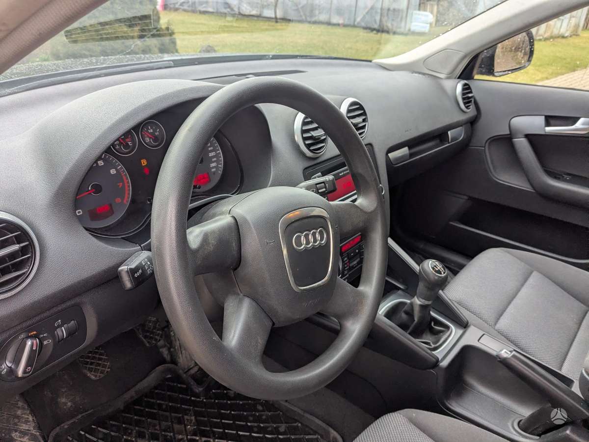 Audi A3, 1.6 l., hatchback