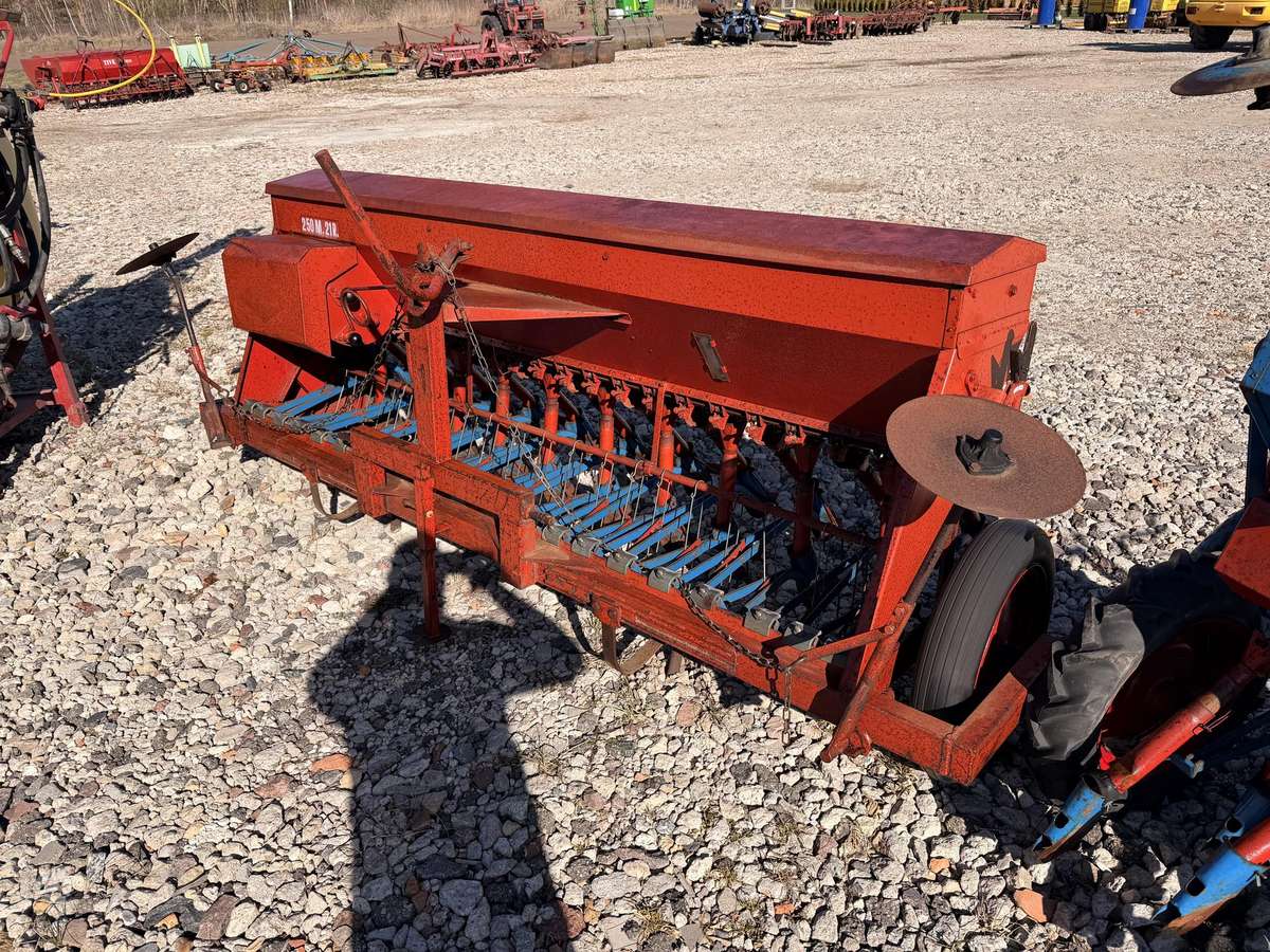 STEGSTED 2.5   2vnt. Tive 2 vnt, seeders, planters