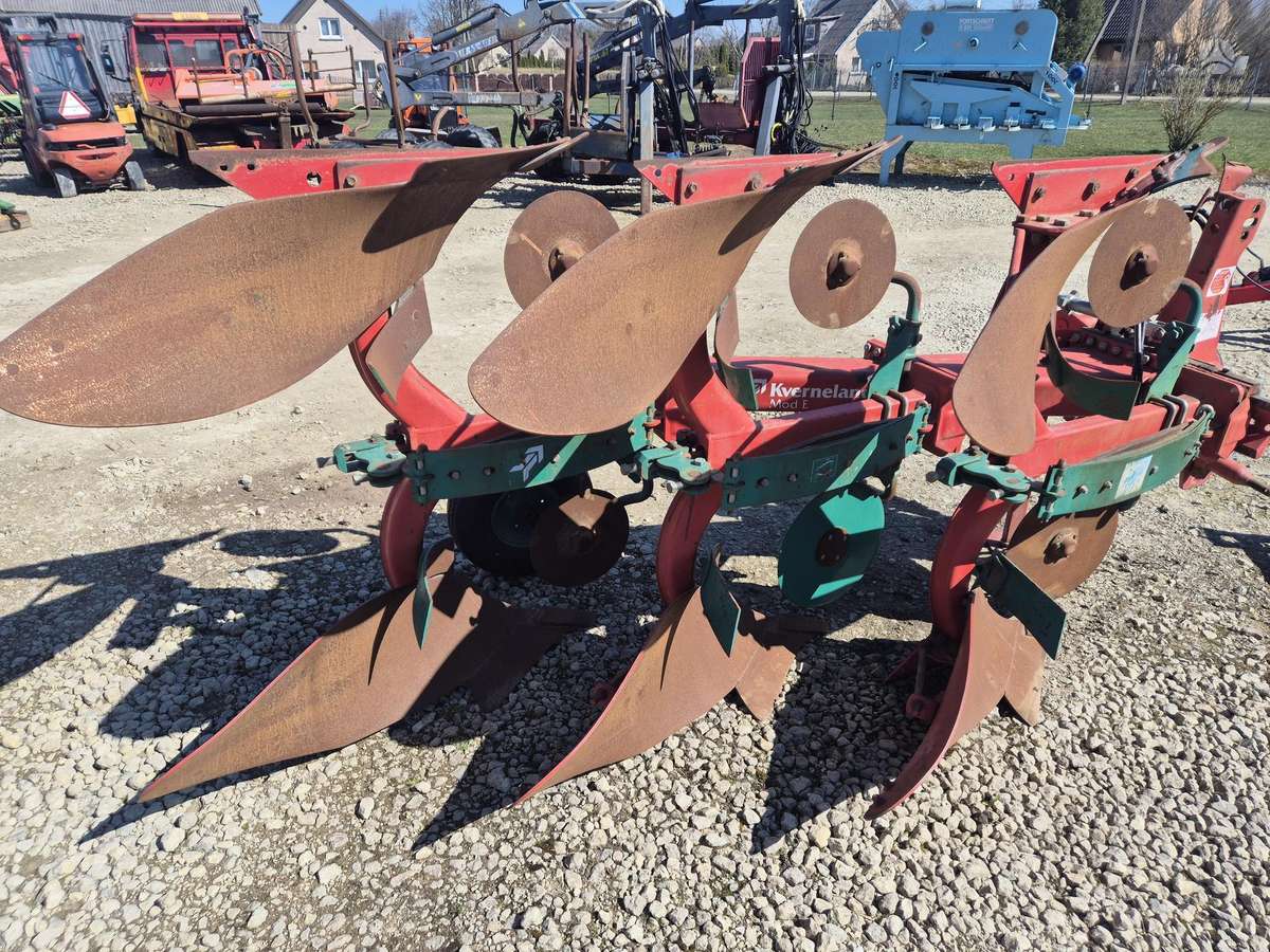 Kverneland E-160 3X3  arba 4X4, plūgai