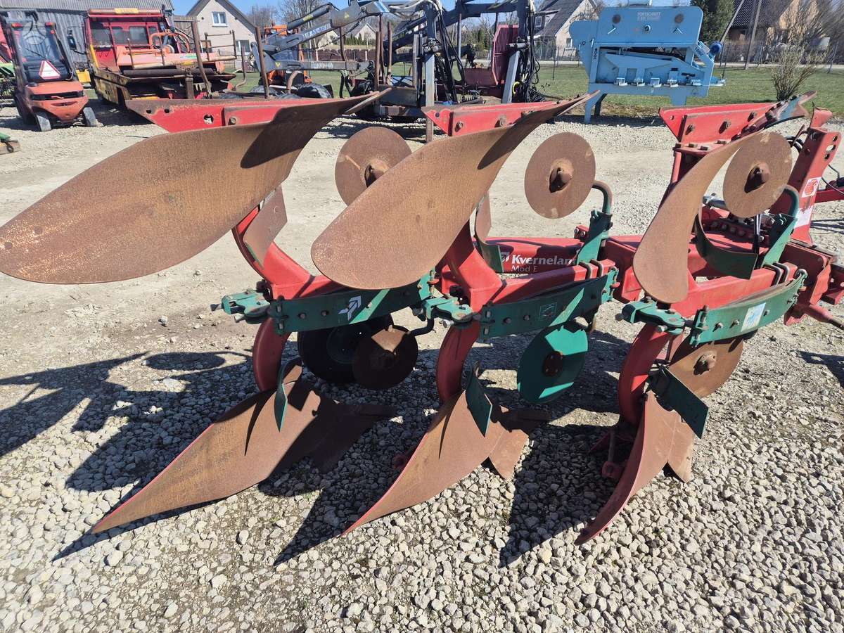 Kverneland E-160 3X3, ploughs