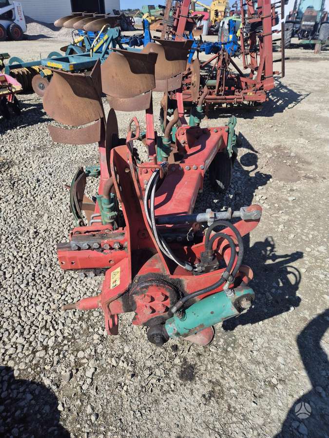 Kverneland E-160 3X3, плуги