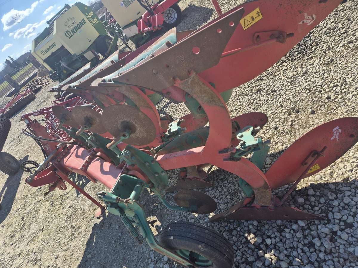 Kverneland E-160 3X3  arba 4X4, ploughs