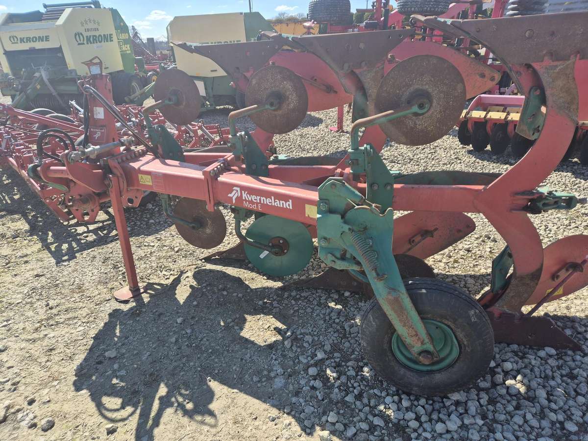 Kverneland E-160 3X3  arba 4X4, ploughs