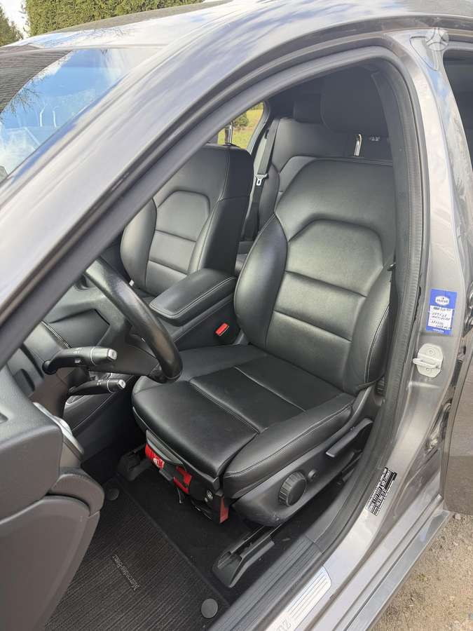 Mercedes-Benz A180, hatchback