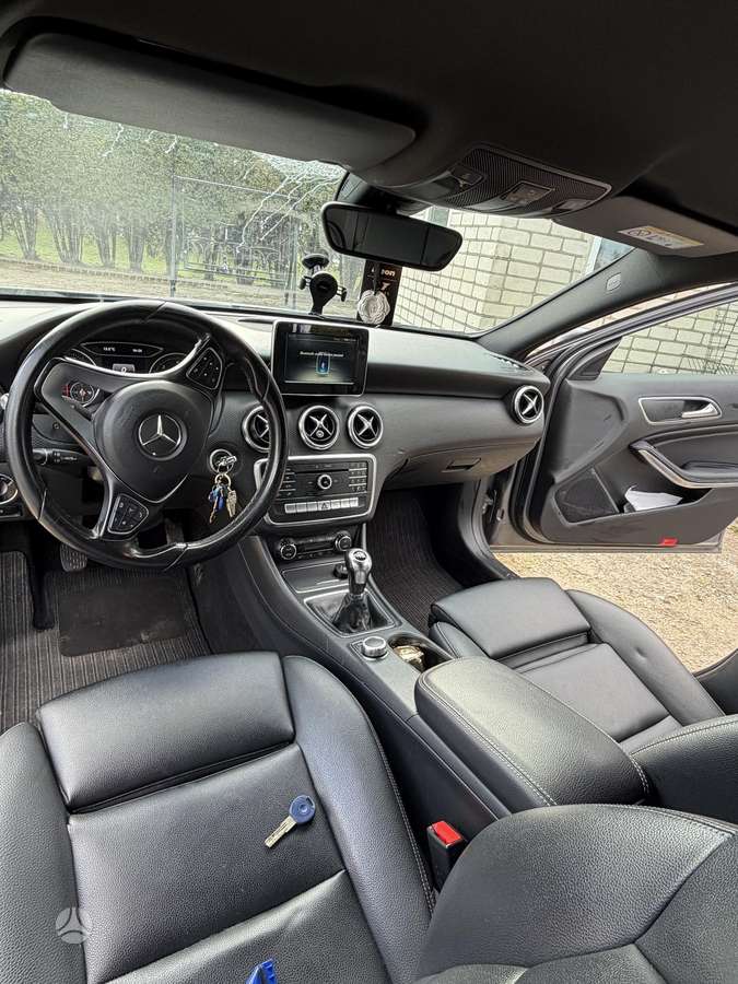 Mercedes-Benz A180, hatchback