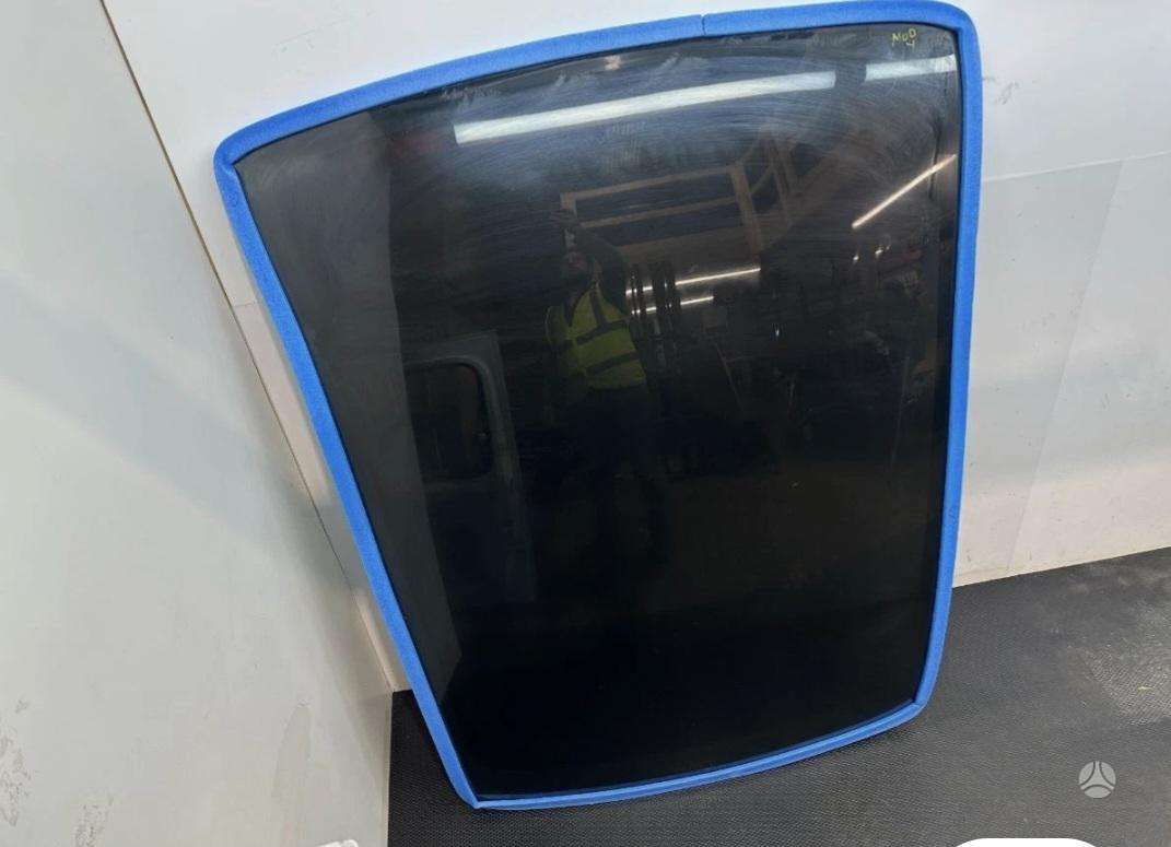 Tesla Model Y lūka