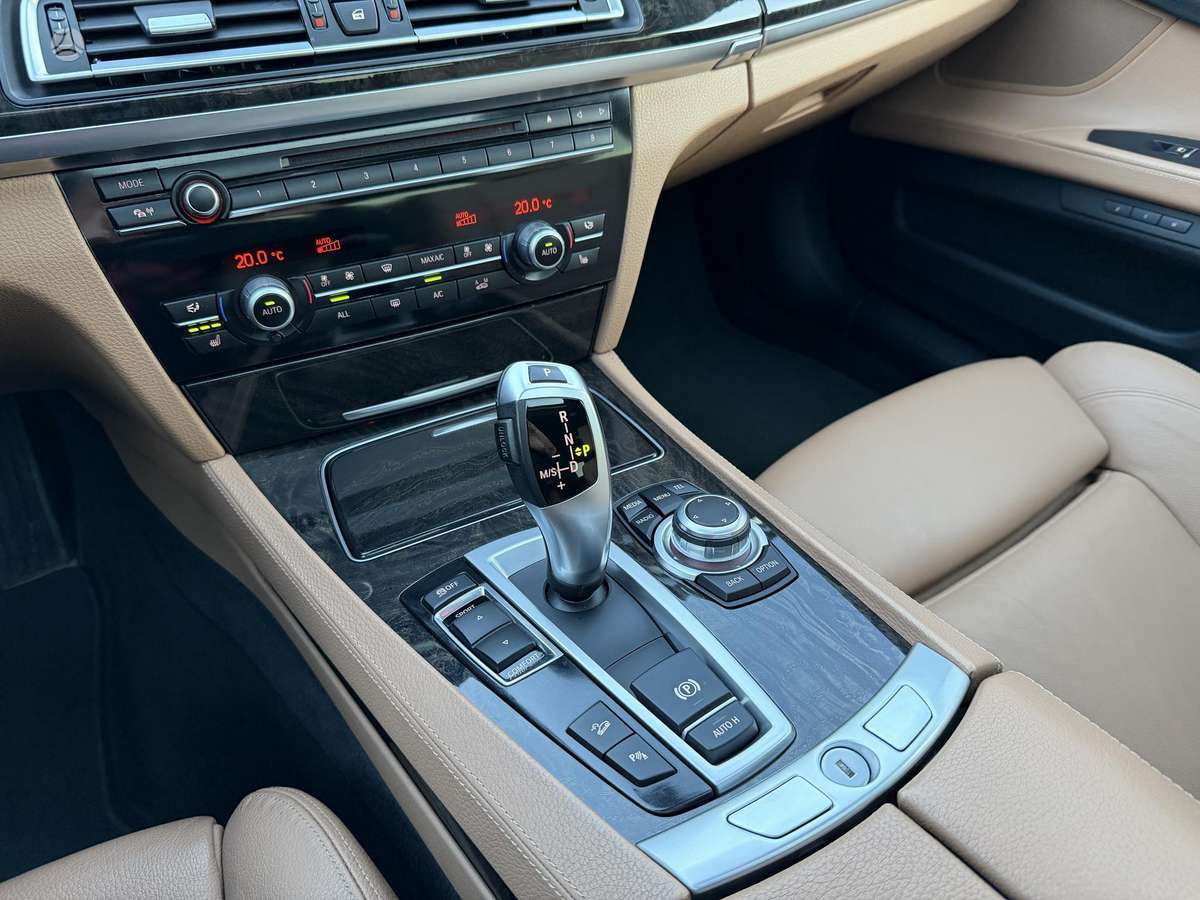 BMW 740, 3.0 l., Седан