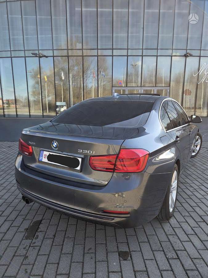 BMW 330, 2.0 l., Седан