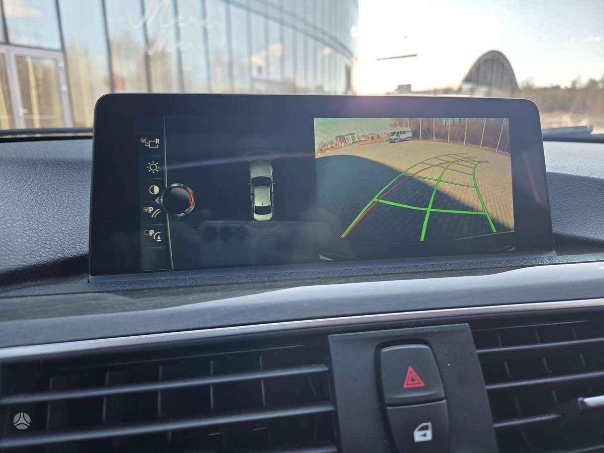 BMW 330, 2.0 l., Седан