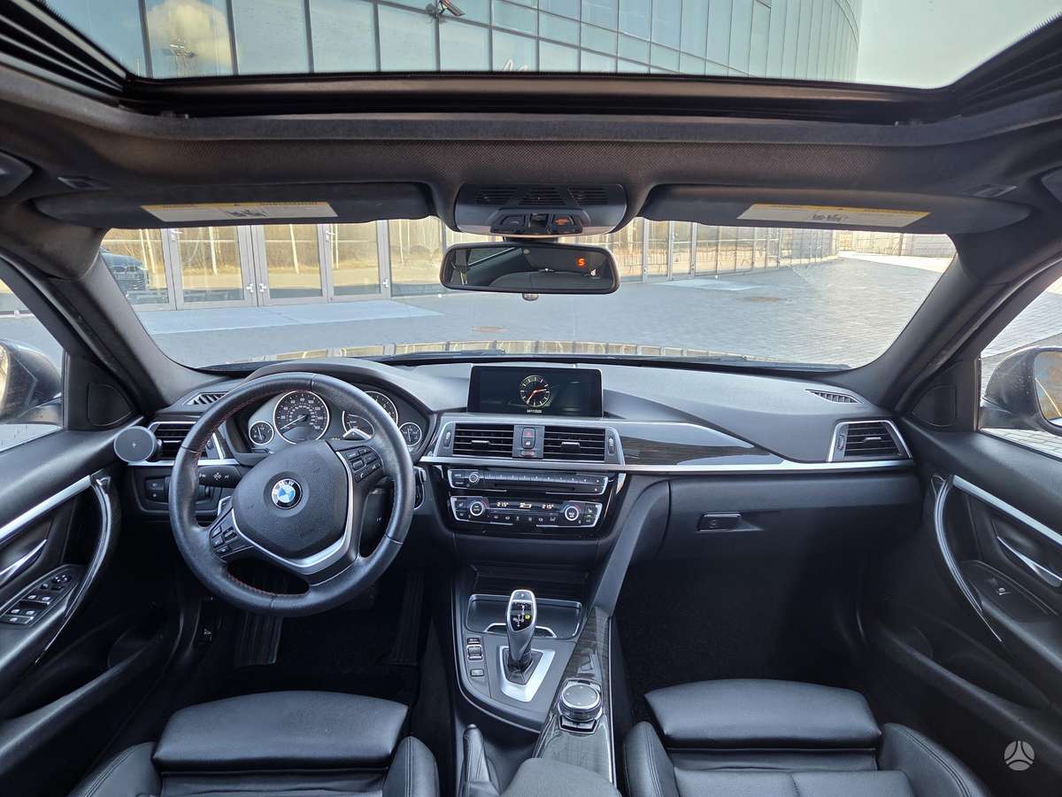BMW 330, 2.0 l., Седан