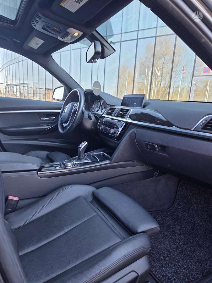 BMW 330, 2.0 l., Седан