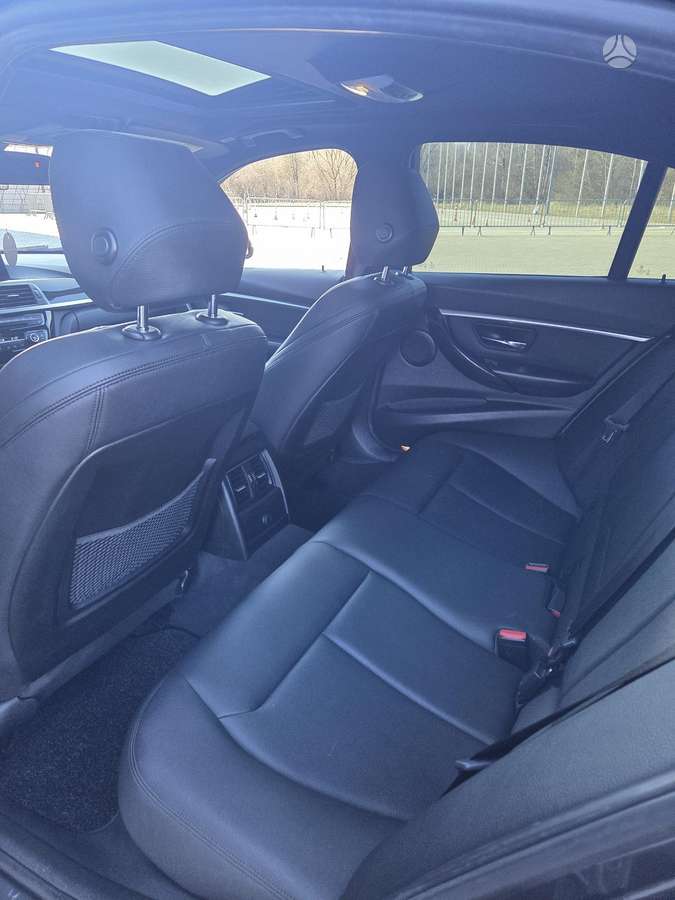 BMW 330, 2.0 l., Седан