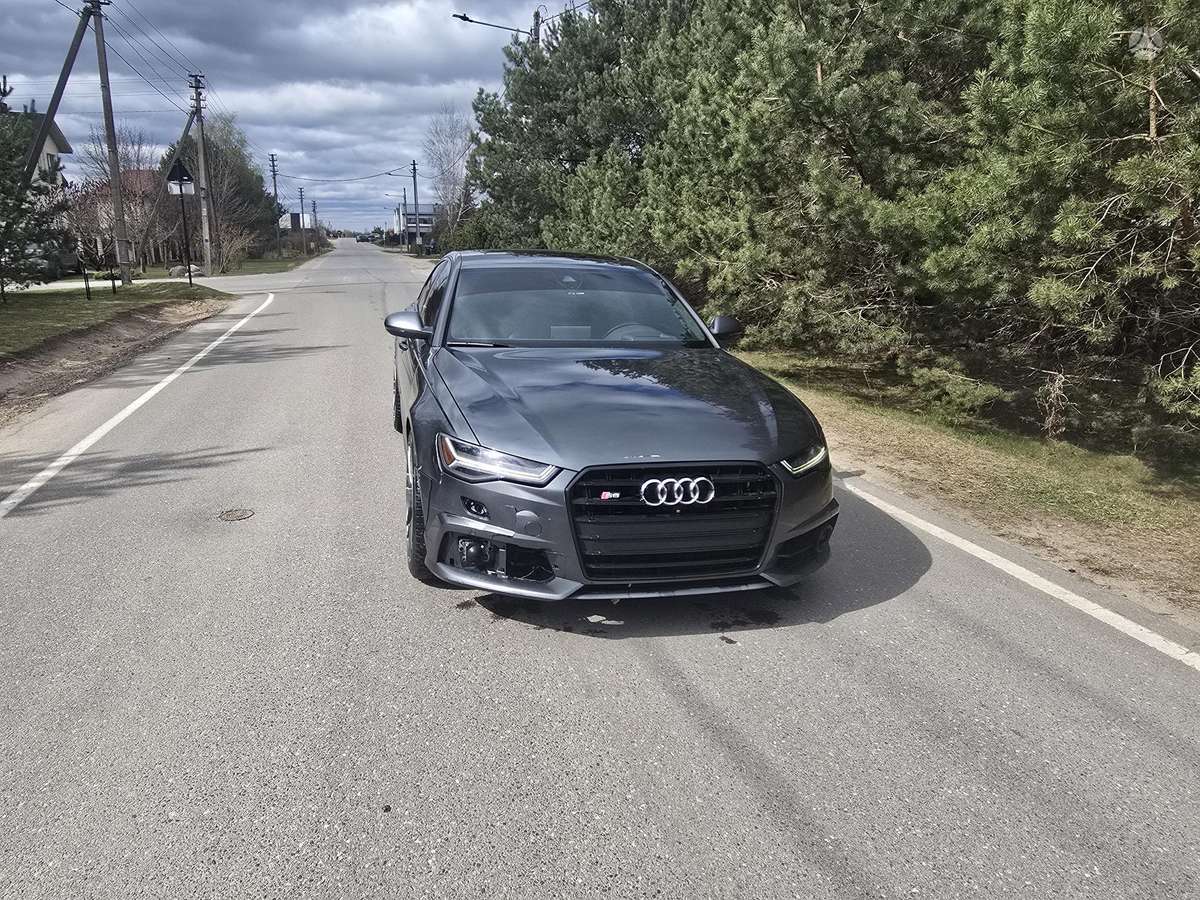 Audi S6, Седан