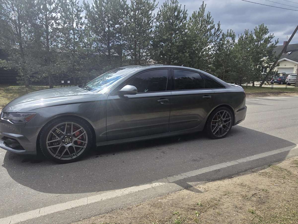 Audi S6, Седан