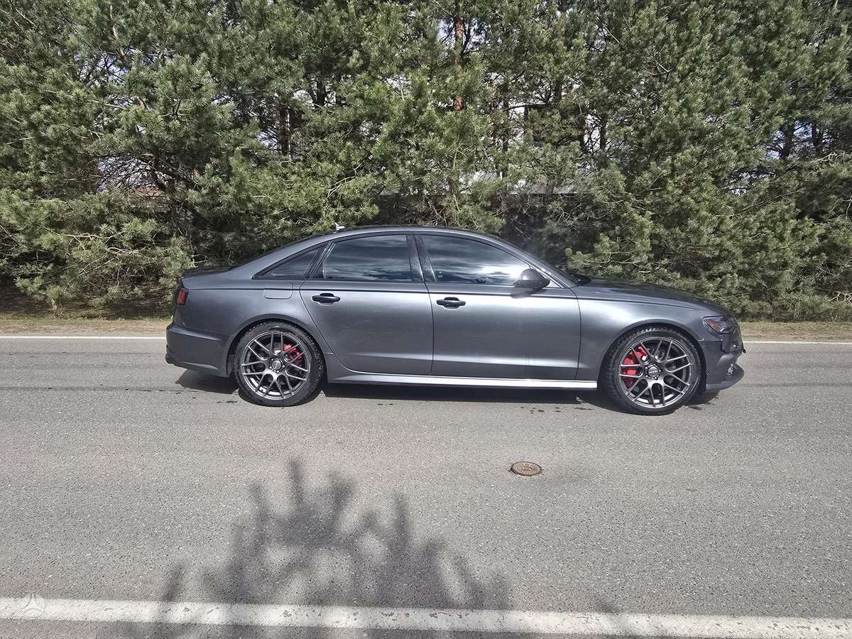 Audi S6, Седан