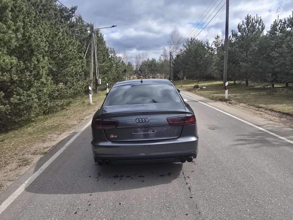 Audi S6, Седан