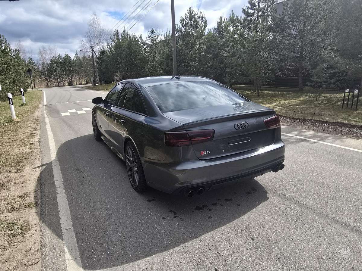 Audi S6, Седан