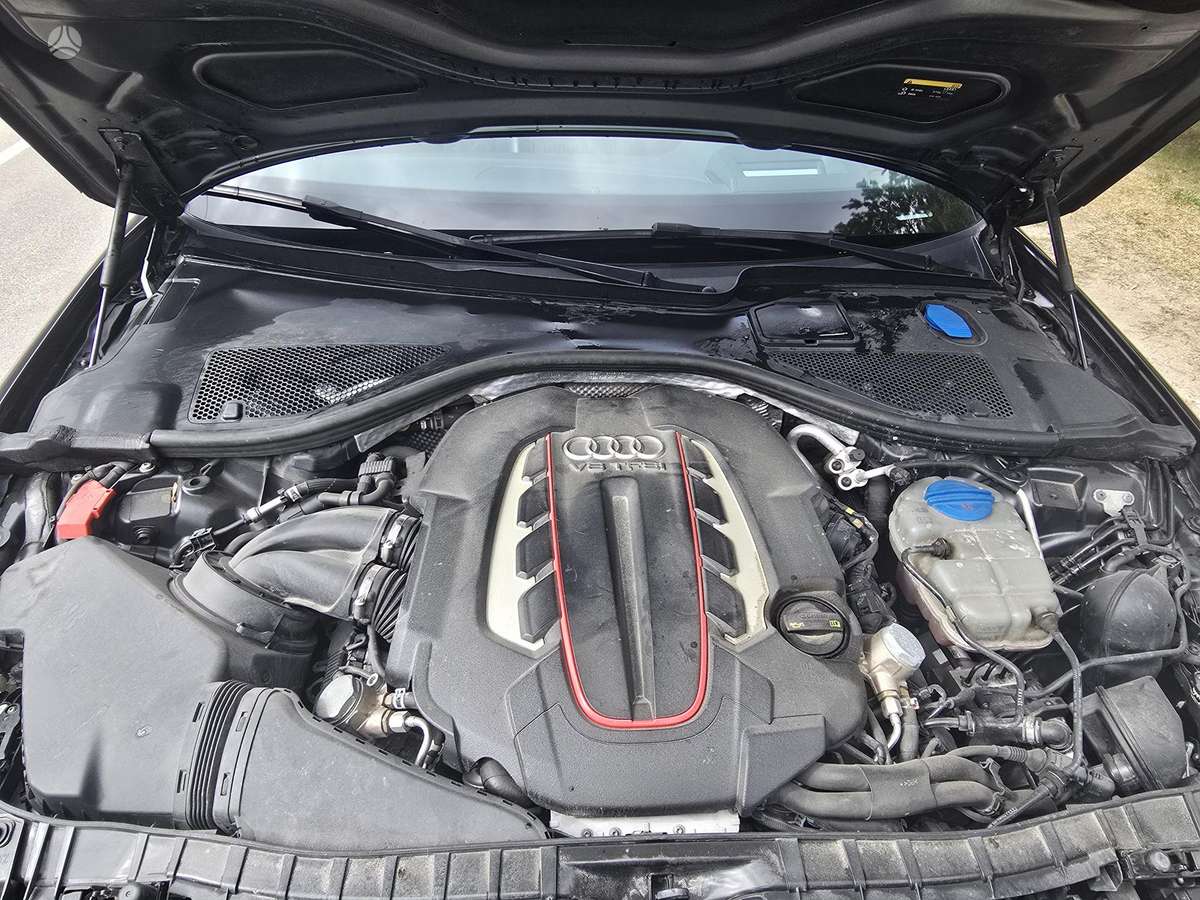 Audi S6, Седан