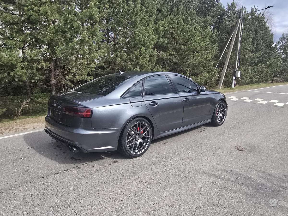 Audi S6, Седан