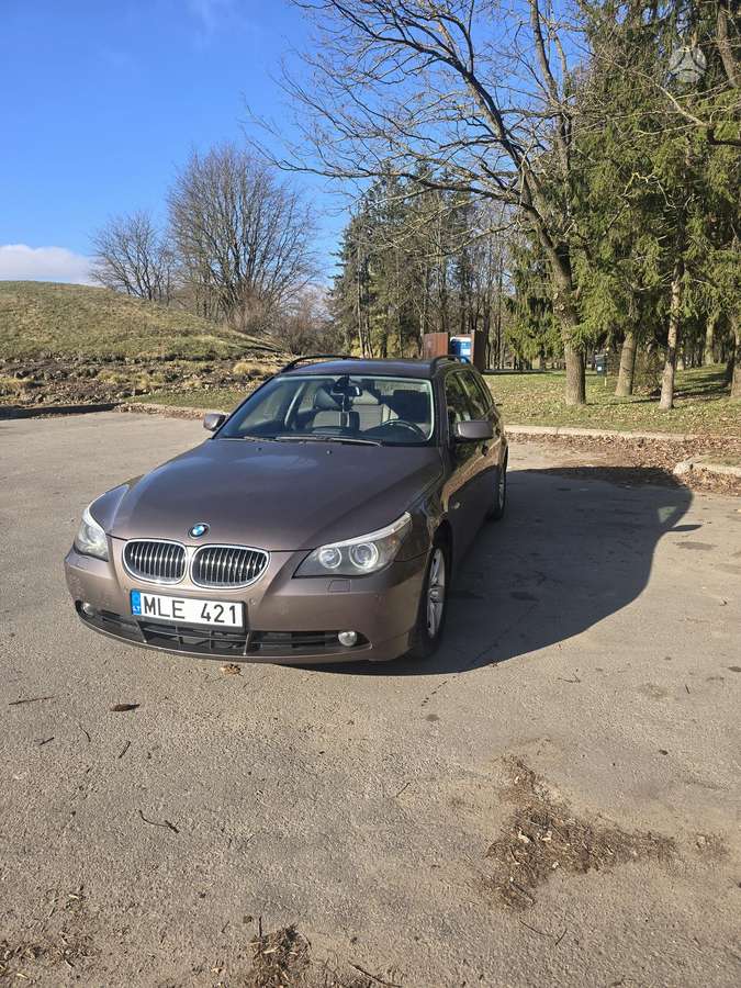BMW 530, universalas