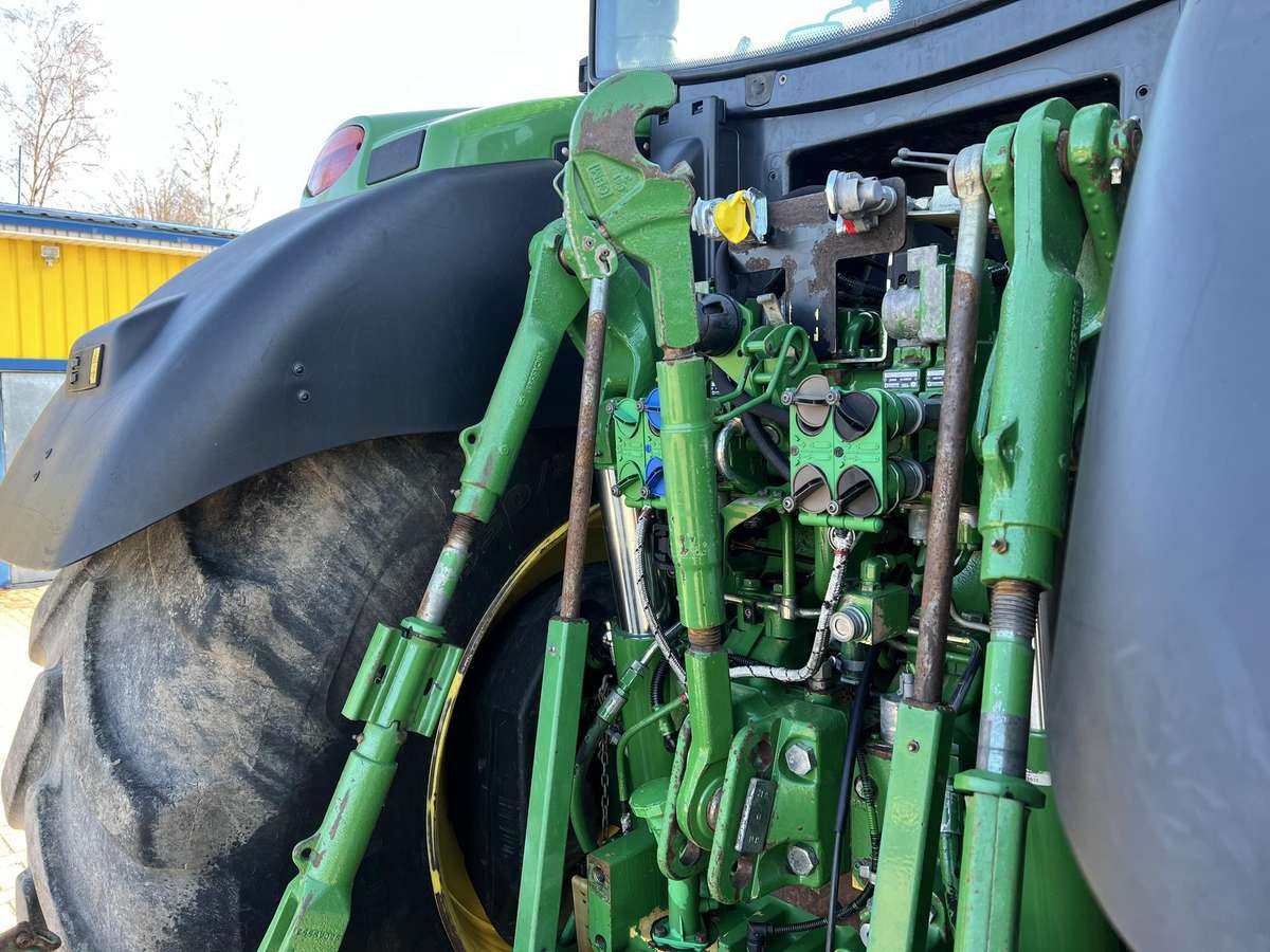 John Deere 6210R, тракторы