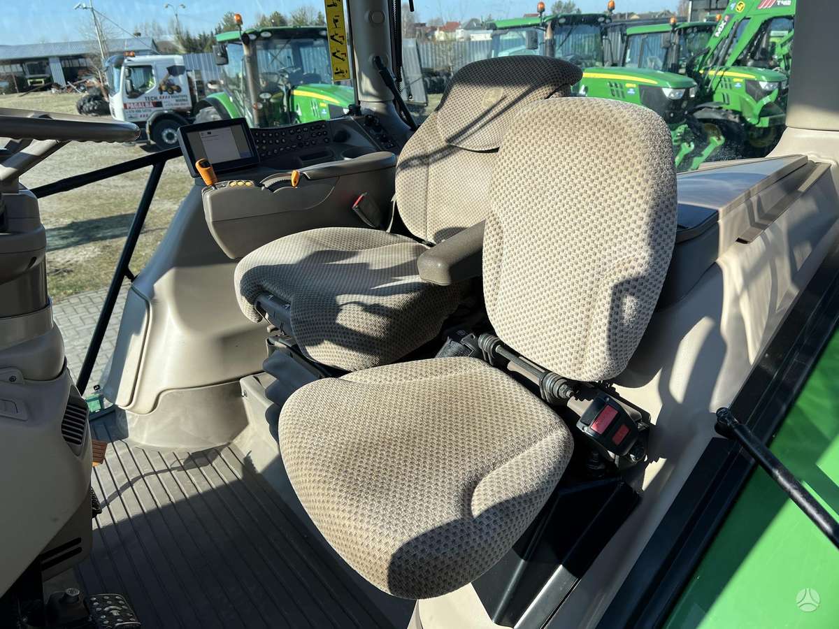John Deere 6210R, tractors
