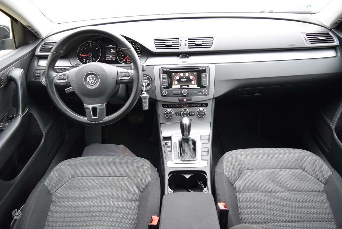 Volkswagen Passat - 12