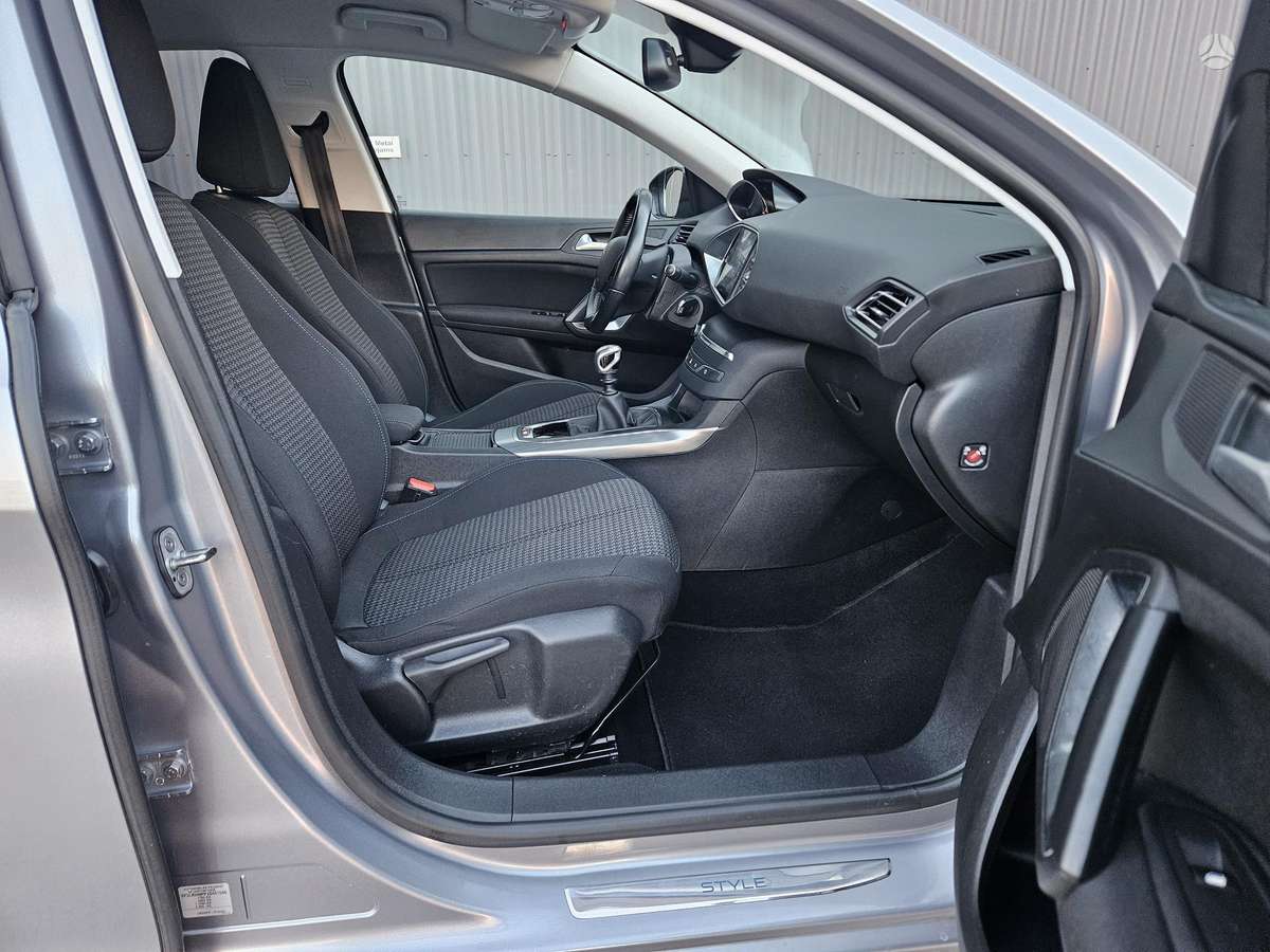 Peugeot 308, 1.2 l., Универсал