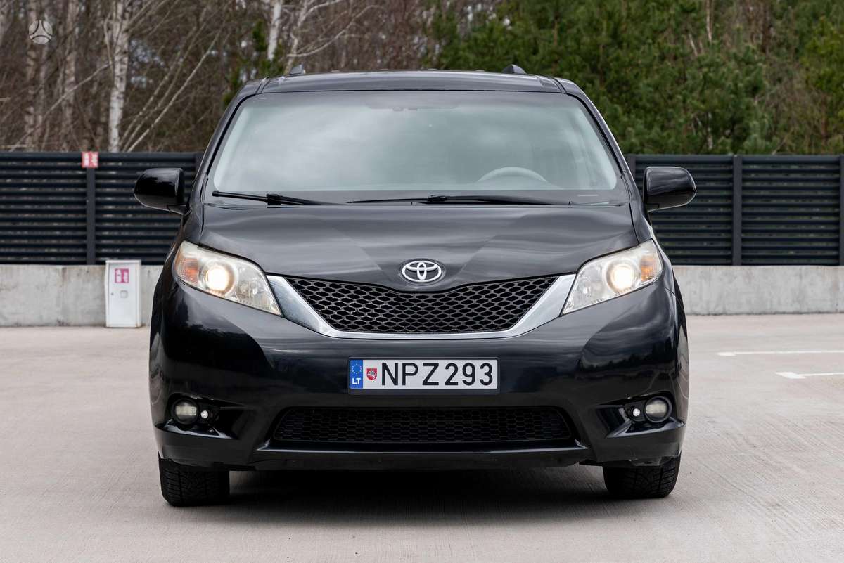 Toyota Sienna - 8