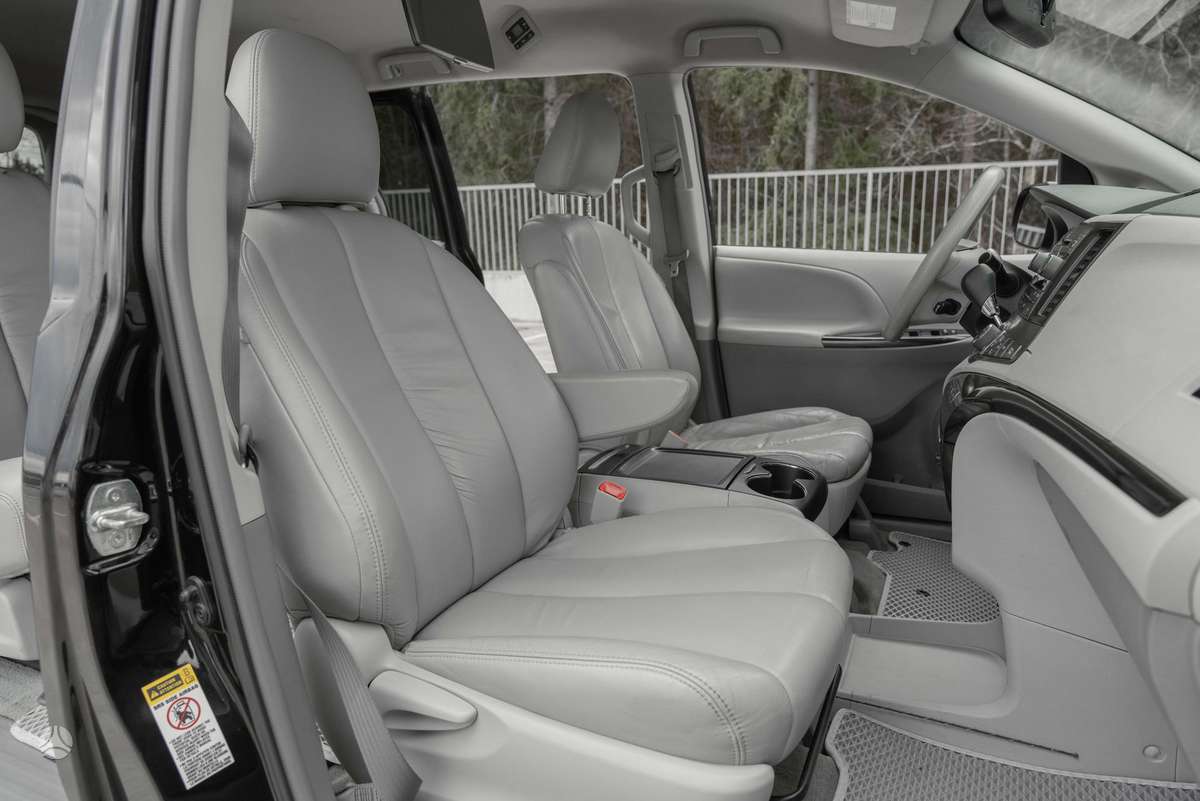 Toyota Sienna - 12