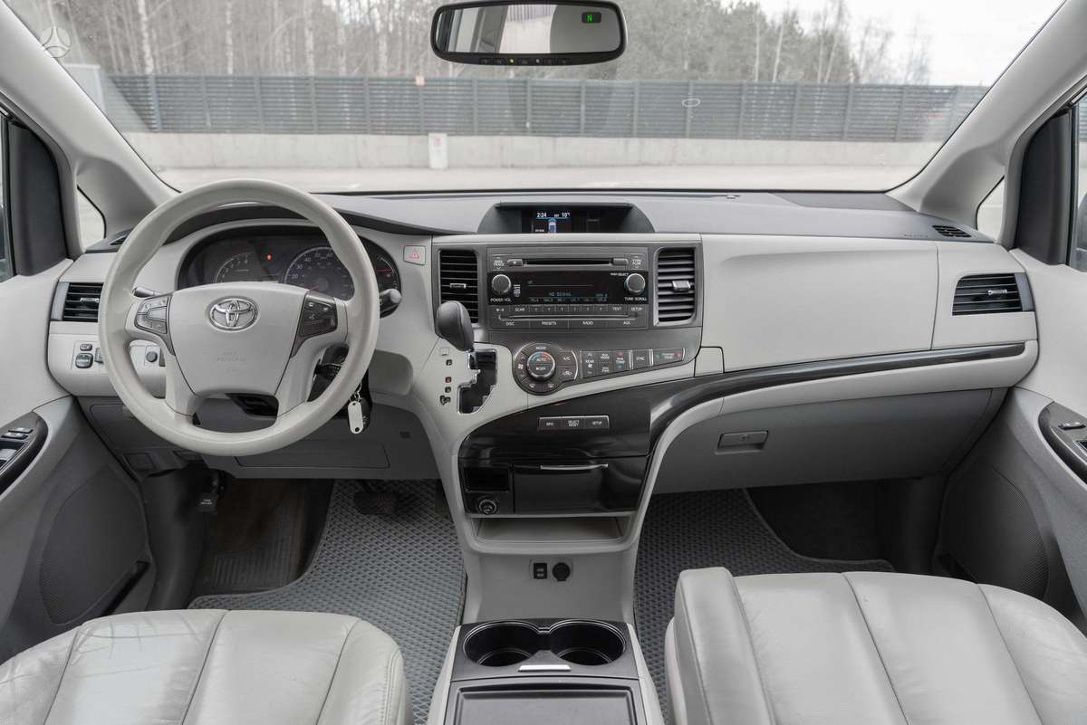 Toyota Sienna - 2