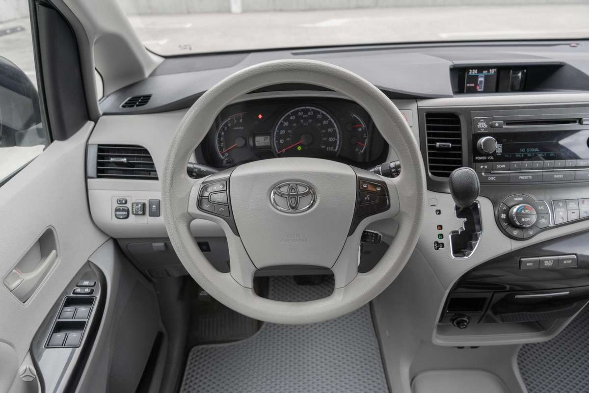 Toyota Sienna - 6