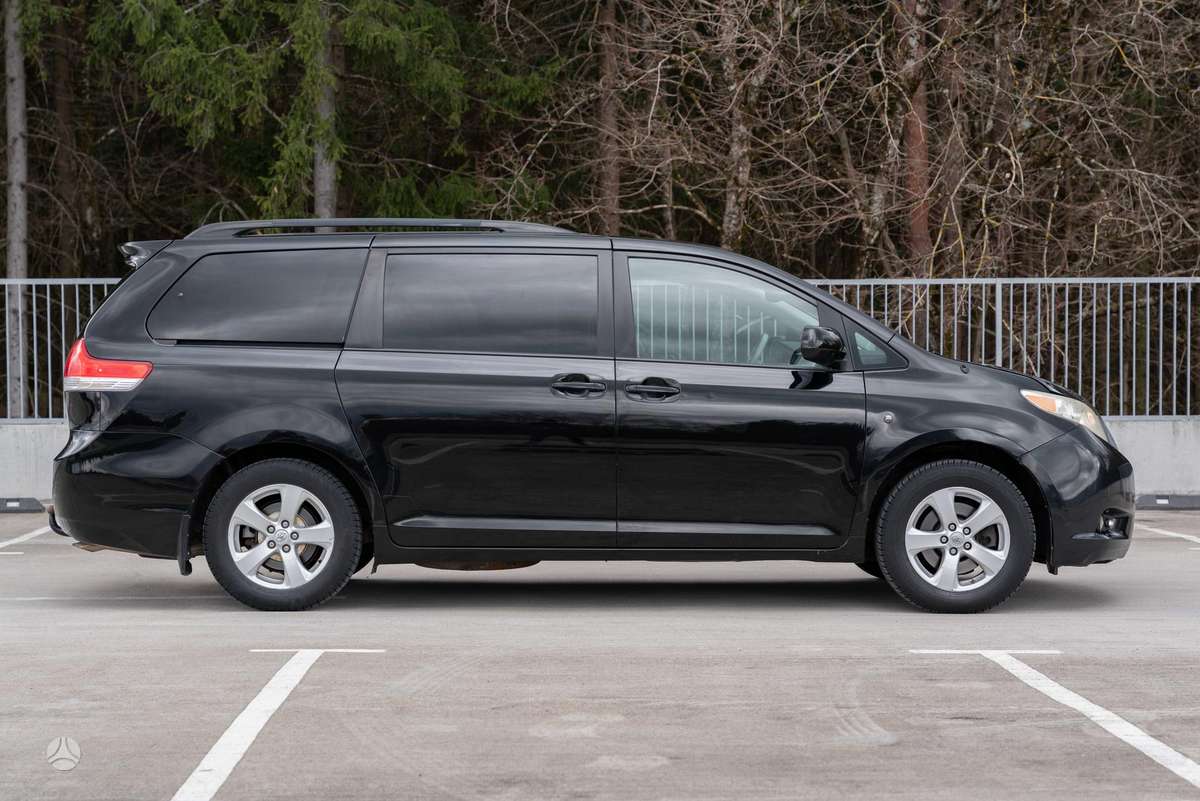 Toyota Sienna - 10