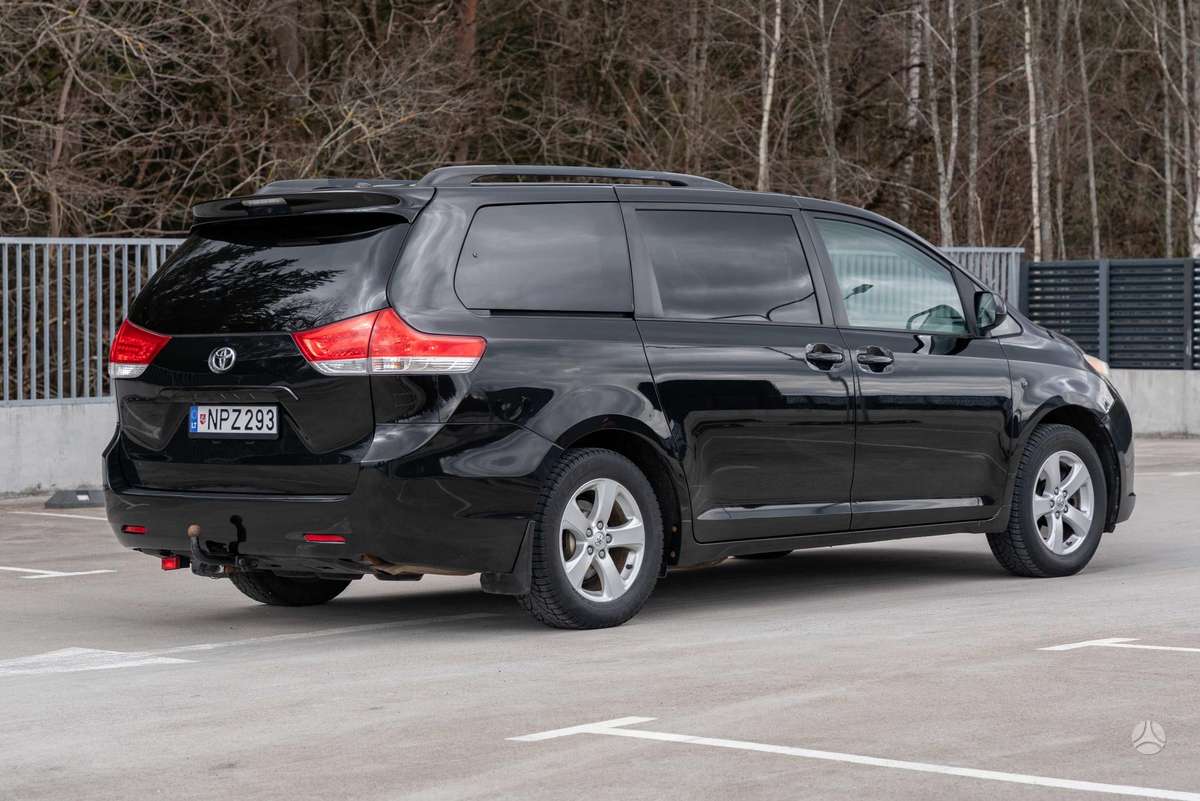 Toyota Sienna - 5