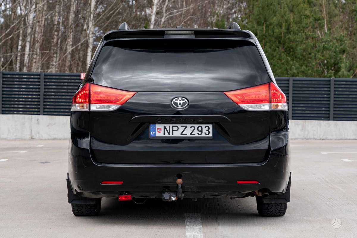 Toyota Sienna - 11