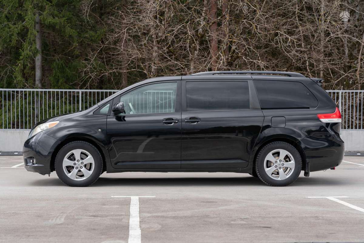 Toyota Sienna - 7