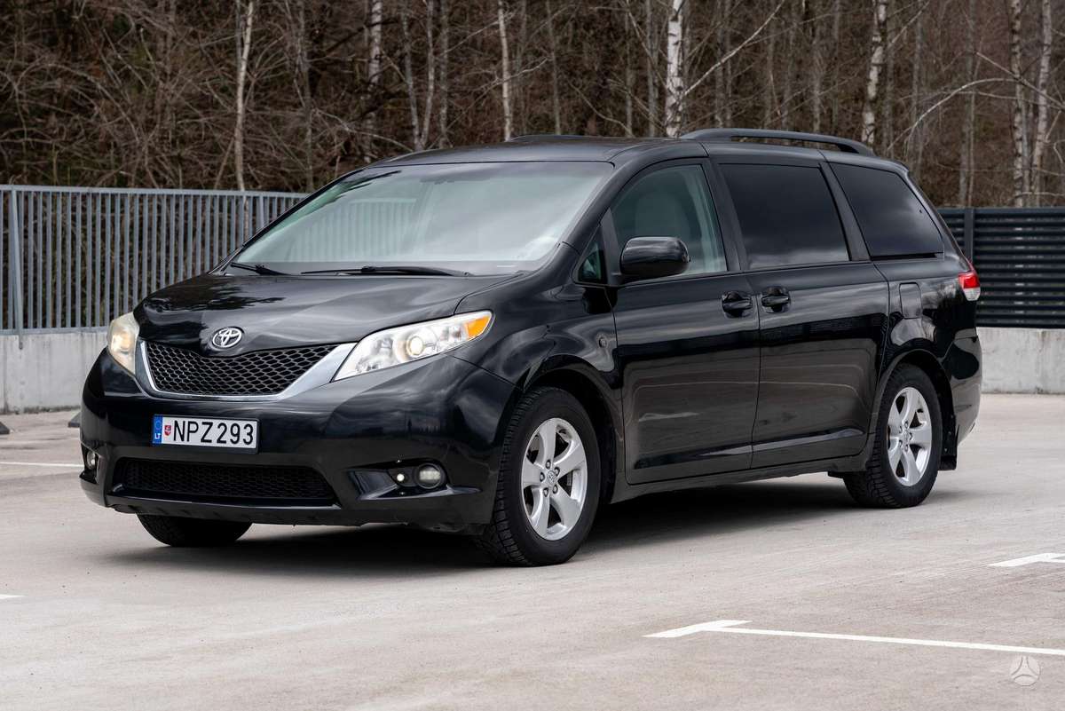 Toyota Sienna - 1