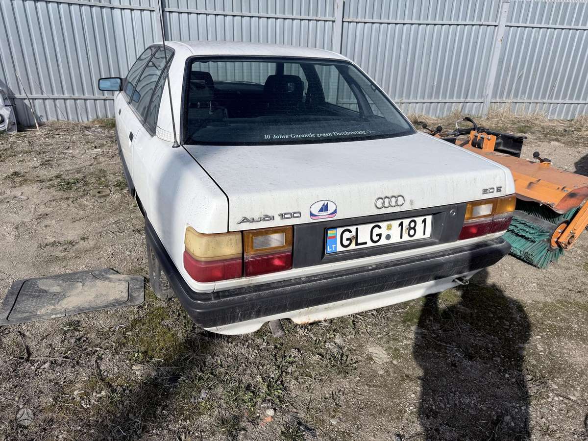 Audi 100 for parts