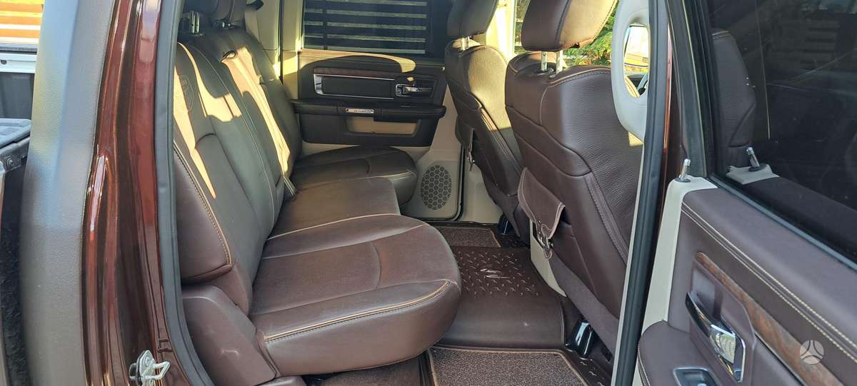Dodge Ram, 5.7 l., off-road / crossover