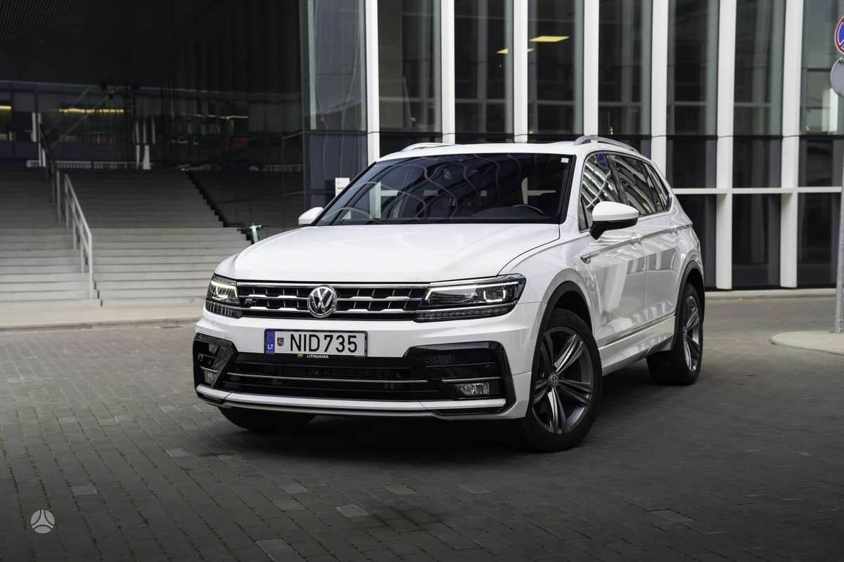 Volkswagen Tiguan - 1