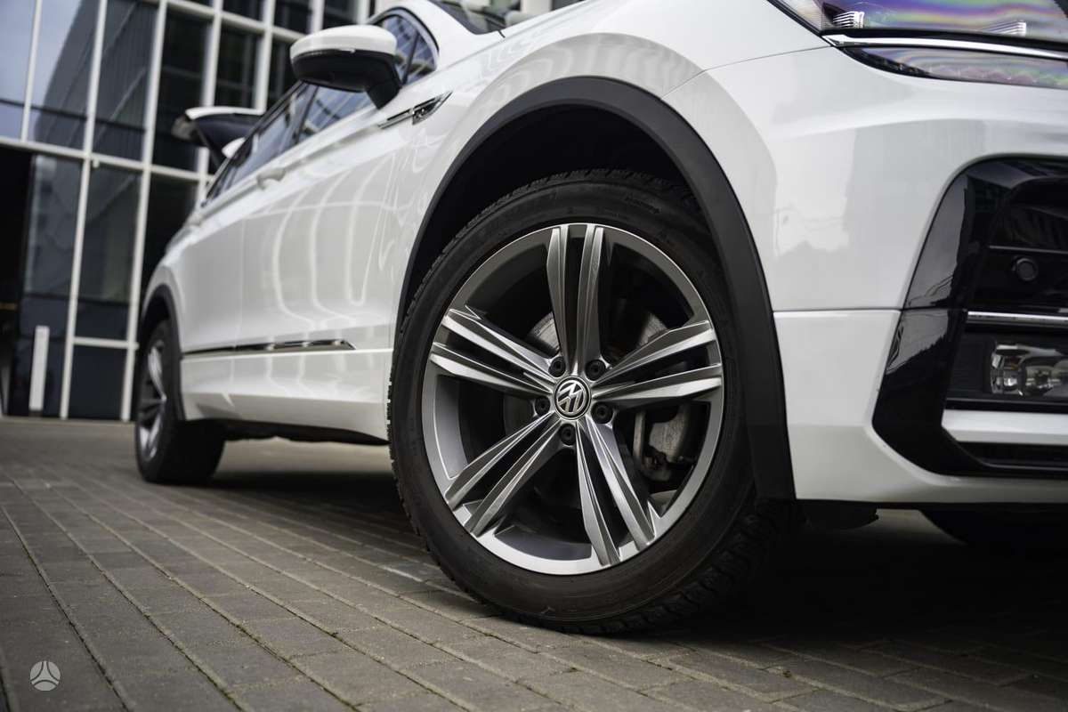 Volkswagen Tiguan - 11